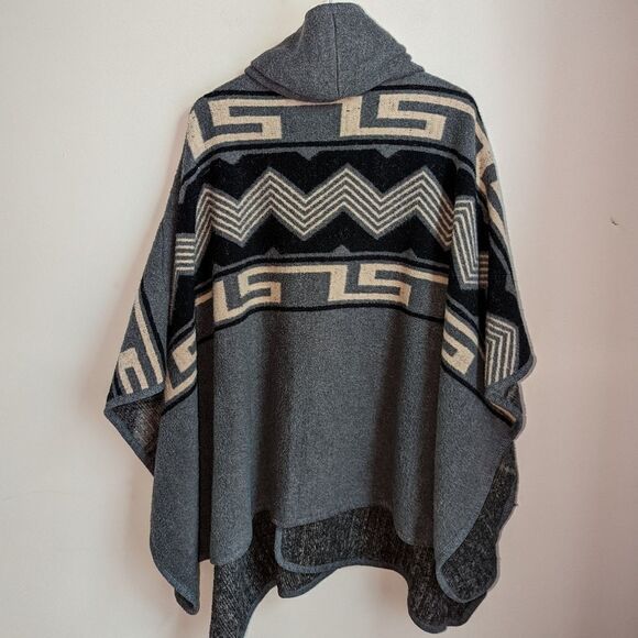 Canadian Oversized Southwestern Grey Warm Bohemian Lagenlook Cape One Size - Picture 7 of 7